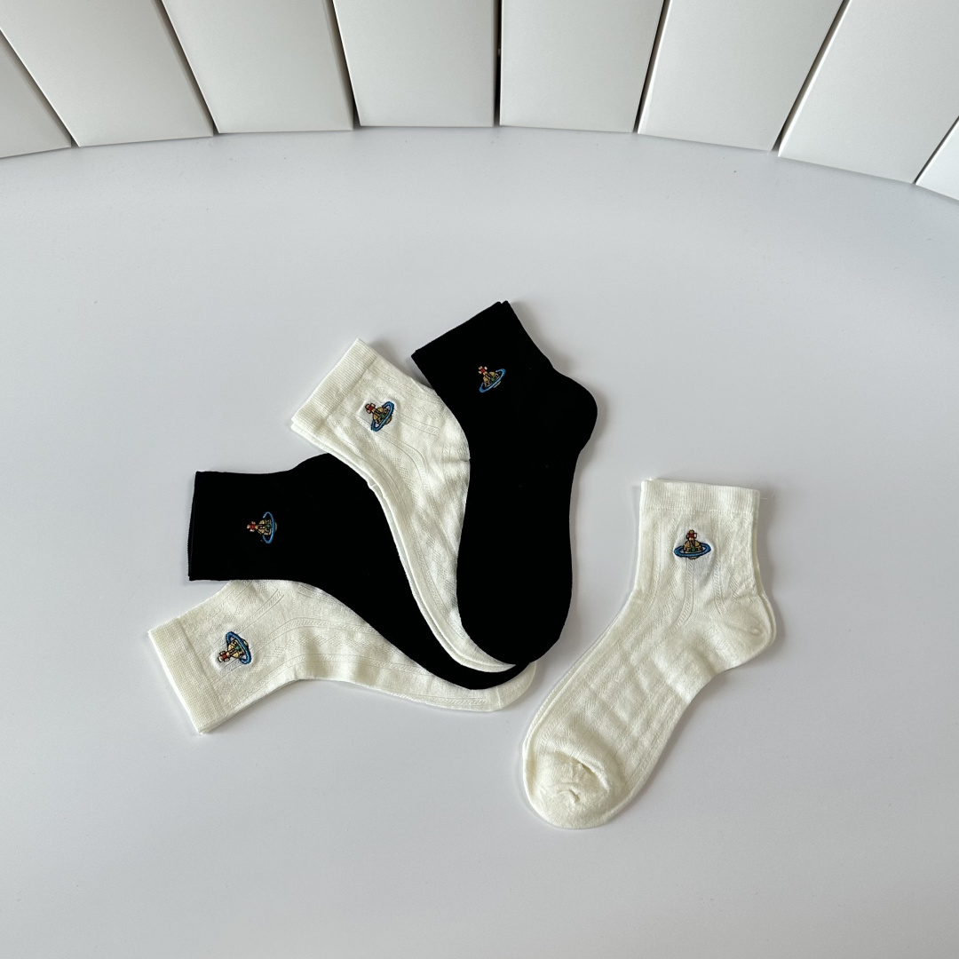 💛配包装西太后 新款刺绣经典中筒款堆堆袜袜子！一盒五双， 专柜同步筒袜袜子，💛大牌出街，潮人必备🔥超好搭