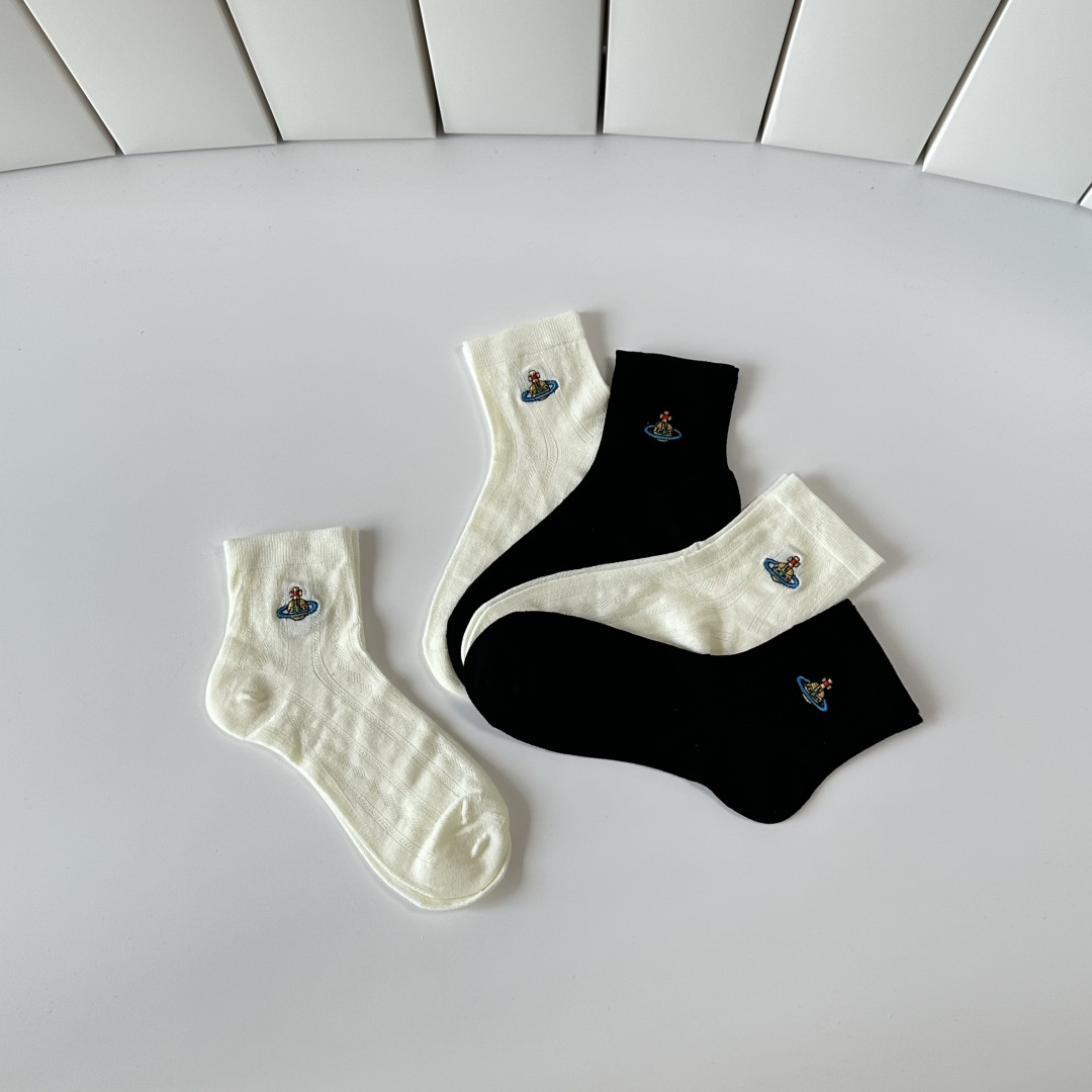 💛配包装西太后 新款刺绣经典中筒款堆堆袜袜子！一盒五双， 专柜同步筒袜袜子，💛大牌出街，潮人必备🔥超好搭