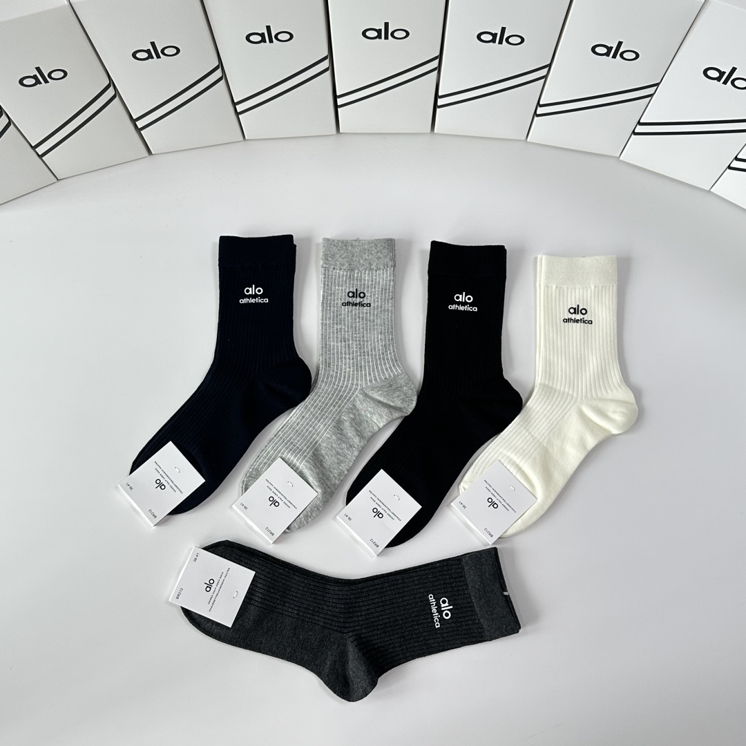💛配专柜包装ALO 新款烫印中长款堆堆袜袜子！一盒五双，专柜同步筒袜袜子，💛大牌出街，潮人必备🔥超好搭。