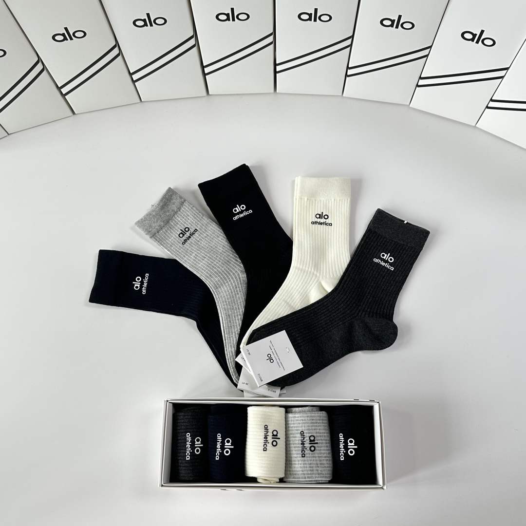 💛配专柜包装ALO 新款烫印中长款堆堆袜袜子！一盒五双，专柜同步筒袜袜子，💛大牌出街，潮人必备🔥超好搭。