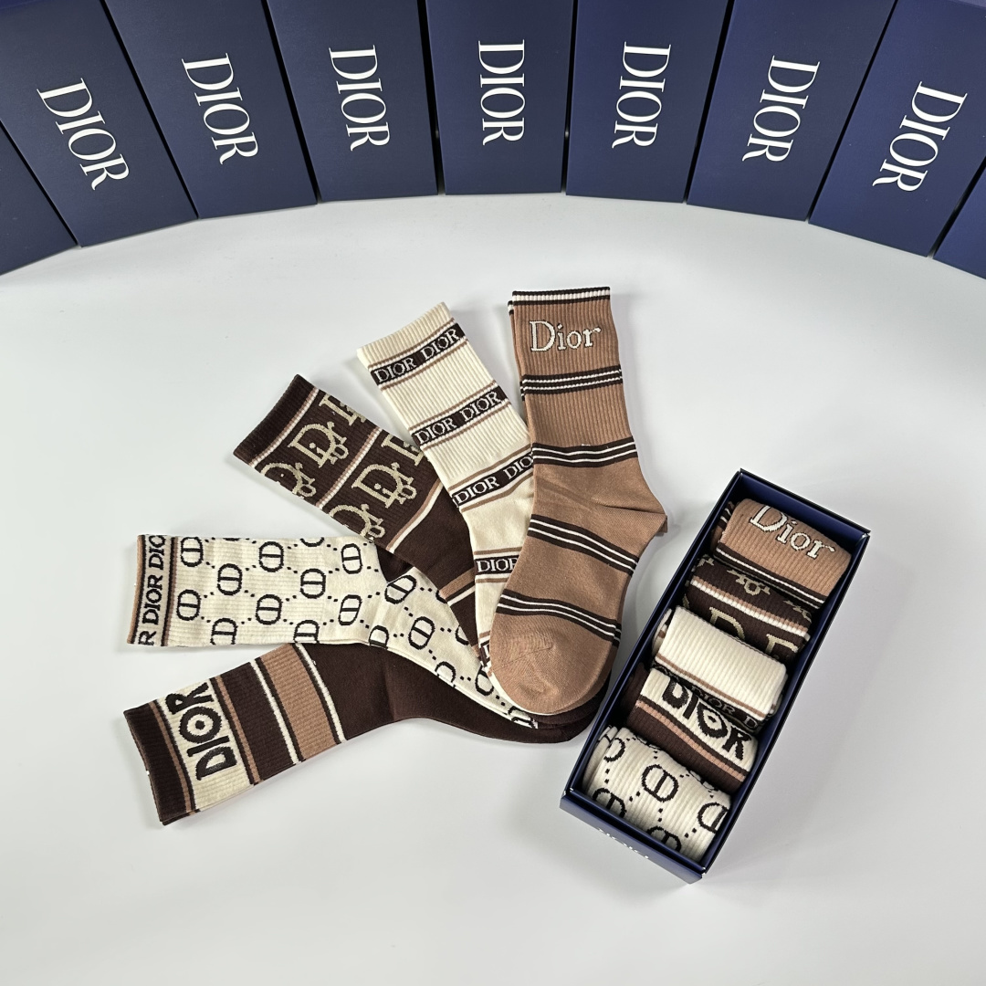 💛配包装DIOR（迪奥）新款中长筒款堆堆袜袜子！一盒五双， 专柜同步筒款袜子，💛大牌出街，潮人必备🔥超好