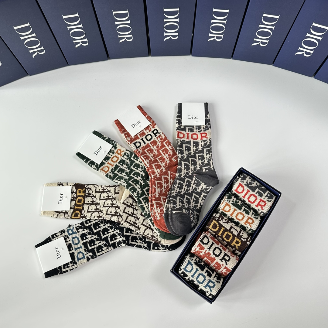 💛配专柜包装DIOR（迪奥）新款双针中长款堆堆袜袜子！一盒五双，专柜同步筒袜袜子，💛大牌出街，潮人必备🔥