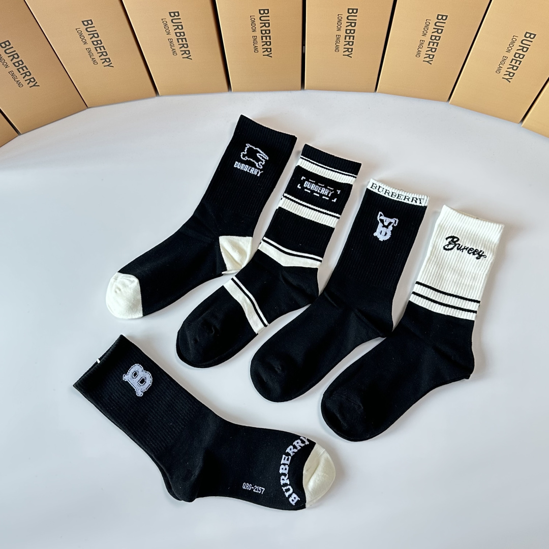 💛配包装Burberry （巴宝莉）新款中长款堆堆袜袜子！一盒五双， 专柜同步筒款袜子，💛大牌出街，潮人