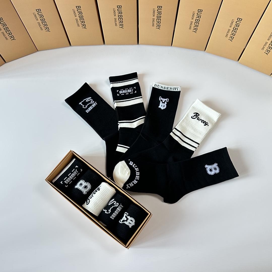 💛配包装Burberry （巴宝莉）新款中长款堆堆袜袜子！一盒五双， 专柜同步筒款袜子，💛大牌出街，潮人