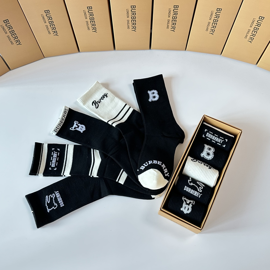💛配包装Burberry （巴宝莉）新款中长款堆堆袜袜子！一盒五双， 专柜同步筒款袜子，💛大牌出街，潮人