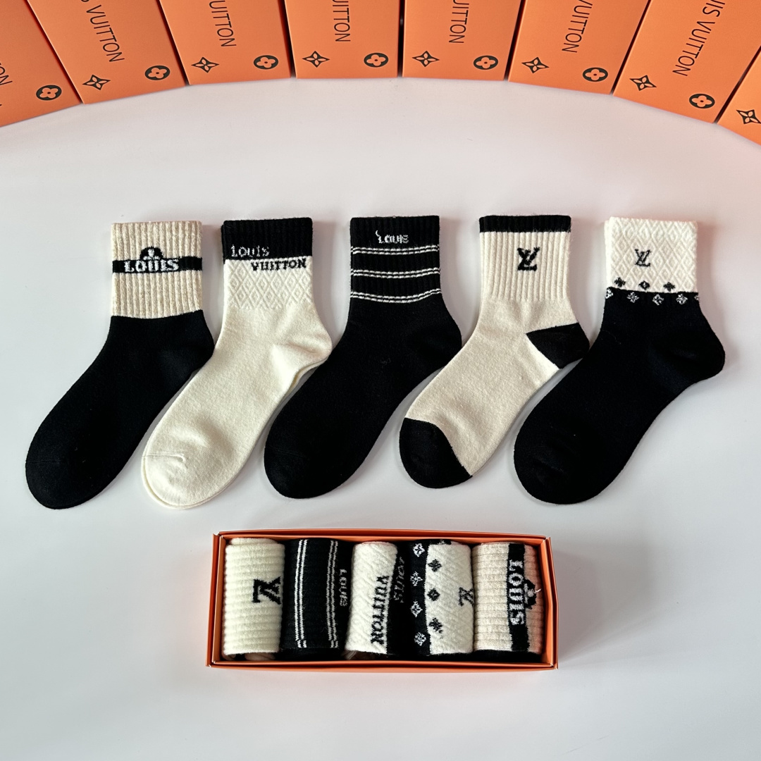 💛配包装LV（路易威登）新款羊毛中长款堆堆袜袜子！一盒五双， 专柜同步筒款袜子，💛大牌出街，潮人必备🔥超