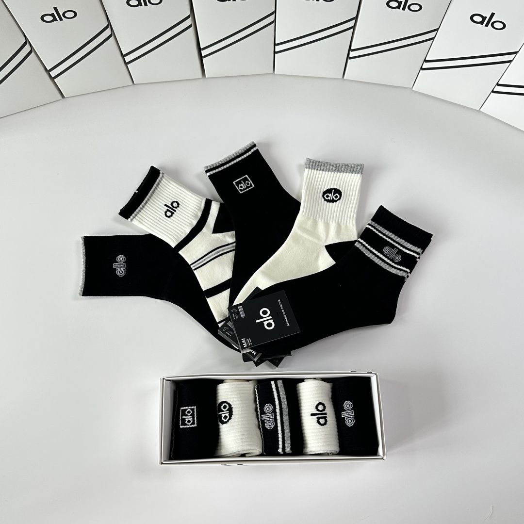 💛配包装ALO 新款中长款堆堆袜袜子！一盒五双， 专柜同步筒款袜子，💛大牌出街，潮人必备🔥超好搭