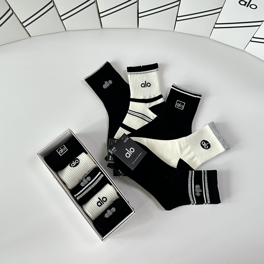 💛配包装ALO 新款中长款堆堆袜袜子！一盒五双， 专柜同步筒款袜子，💛大牌出街，潮人必备🔥超好搭