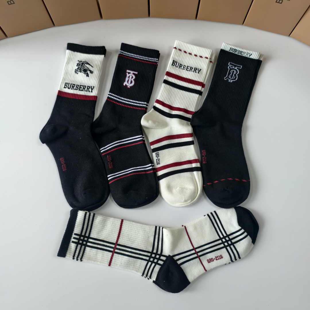 💛配包装Burberry （巴宝莉）新款中长款堆堆袜袜子！一盒五双， 专柜同步筒款袜子，💛大牌出街，潮人