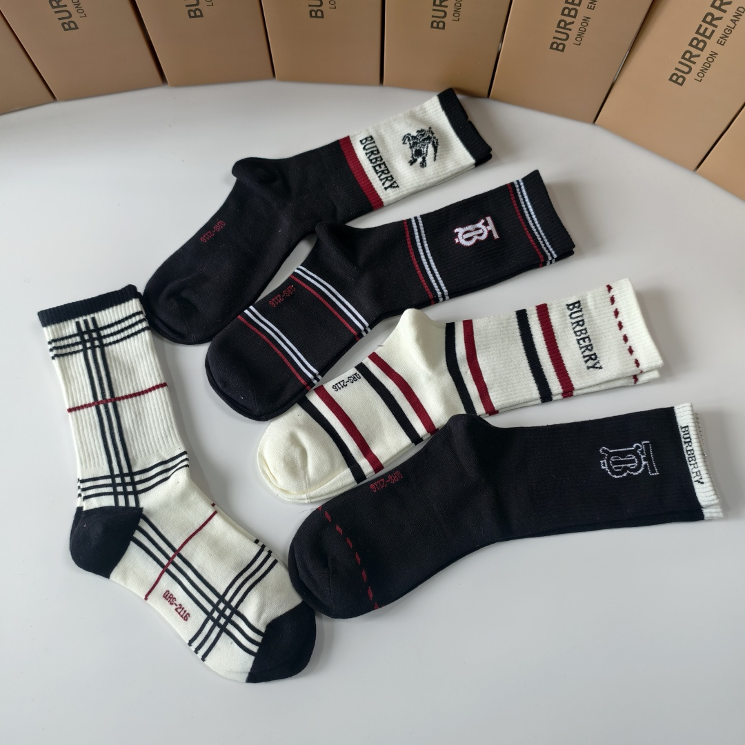 💛配包装Burberry （巴宝莉）新款中长款堆堆袜袜子！一盒五双， 专柜同步筒款袜子，💛大牌出街，潮人