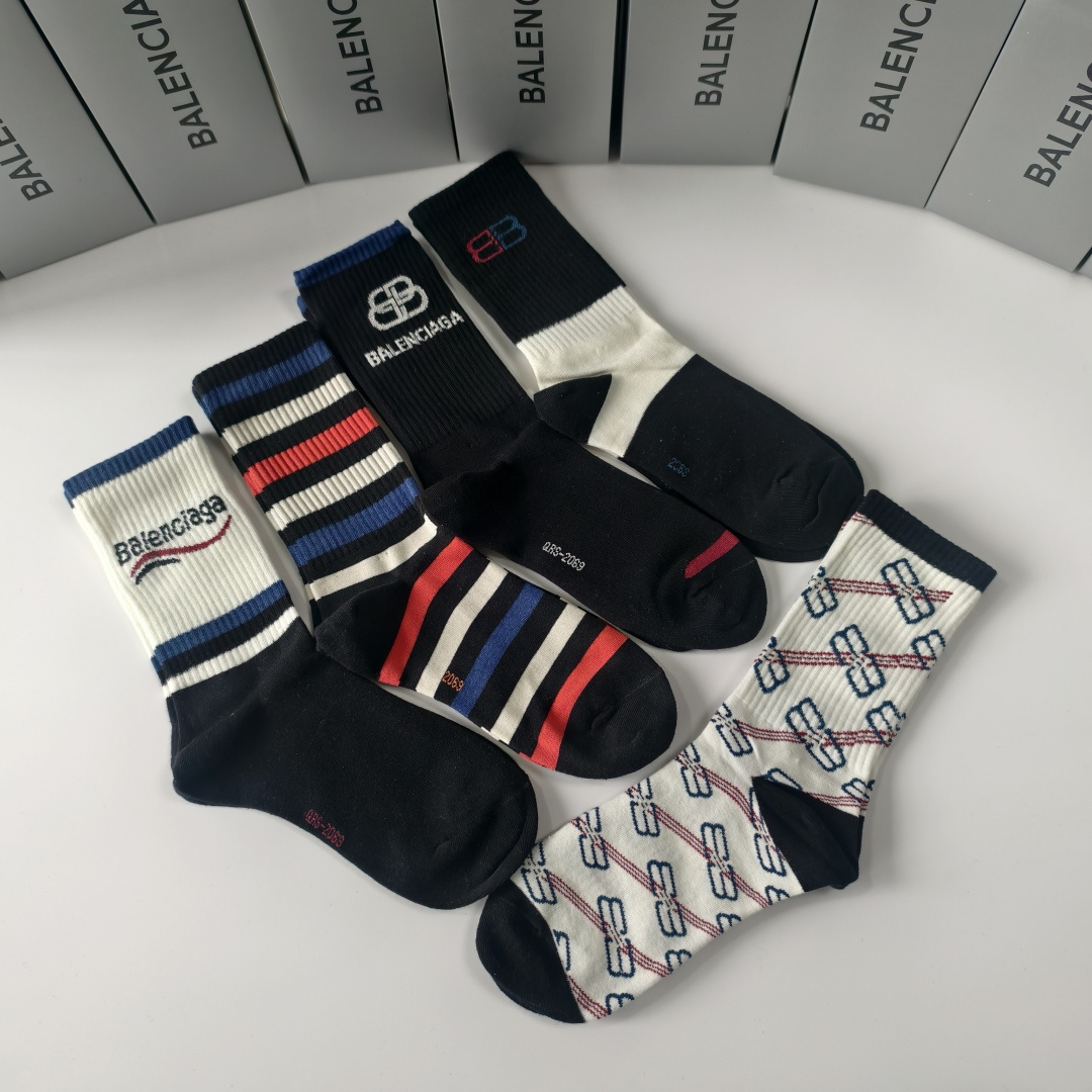 💛配包装Balenciaga（巴黎世家）新款中长款堆堆袜袜子！一盒五双， 专柜同步筒款袜子，💛大牌出街，