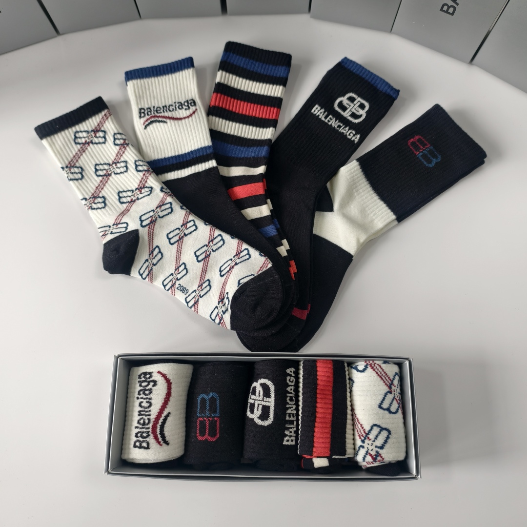 💛配包装Balenciaga（巴黎世家）新款中长款堆堆袜袜子！一盒五双， 专柜同步筒款袜子，💛大牌出街，