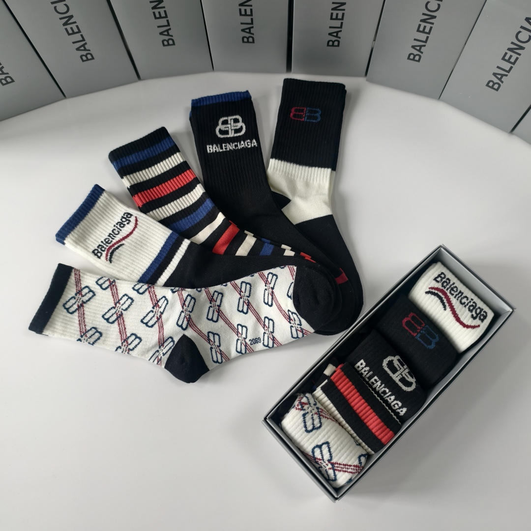💛配包装Balenciaga（巴黎世家）新款中长款堆堆袜袜子！一盒五双， 专柜同步筒款袜子，💛大牌出街，