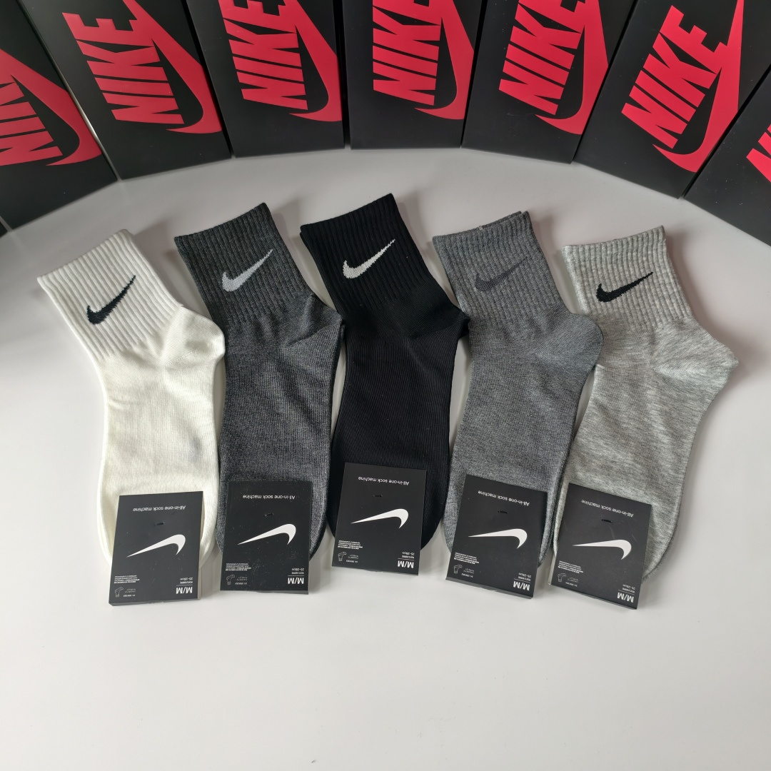 💛配包装NIKE（耐克）新款中长款堆堆袜袜子！一盒五双， 专柜同步筒款袜子，💛大牌出街，潮人必备🔥超好搭
