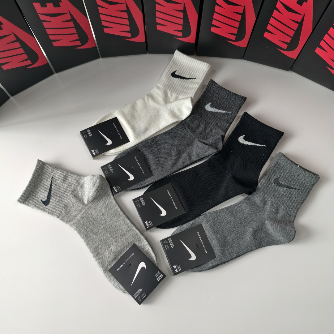 💛配包装NIKE（耐克）新款中长款堆堆袜袜子！一盒五双， 专柜同步筒款袜子，💛大牌出街，潮人必备🔥超好搭
