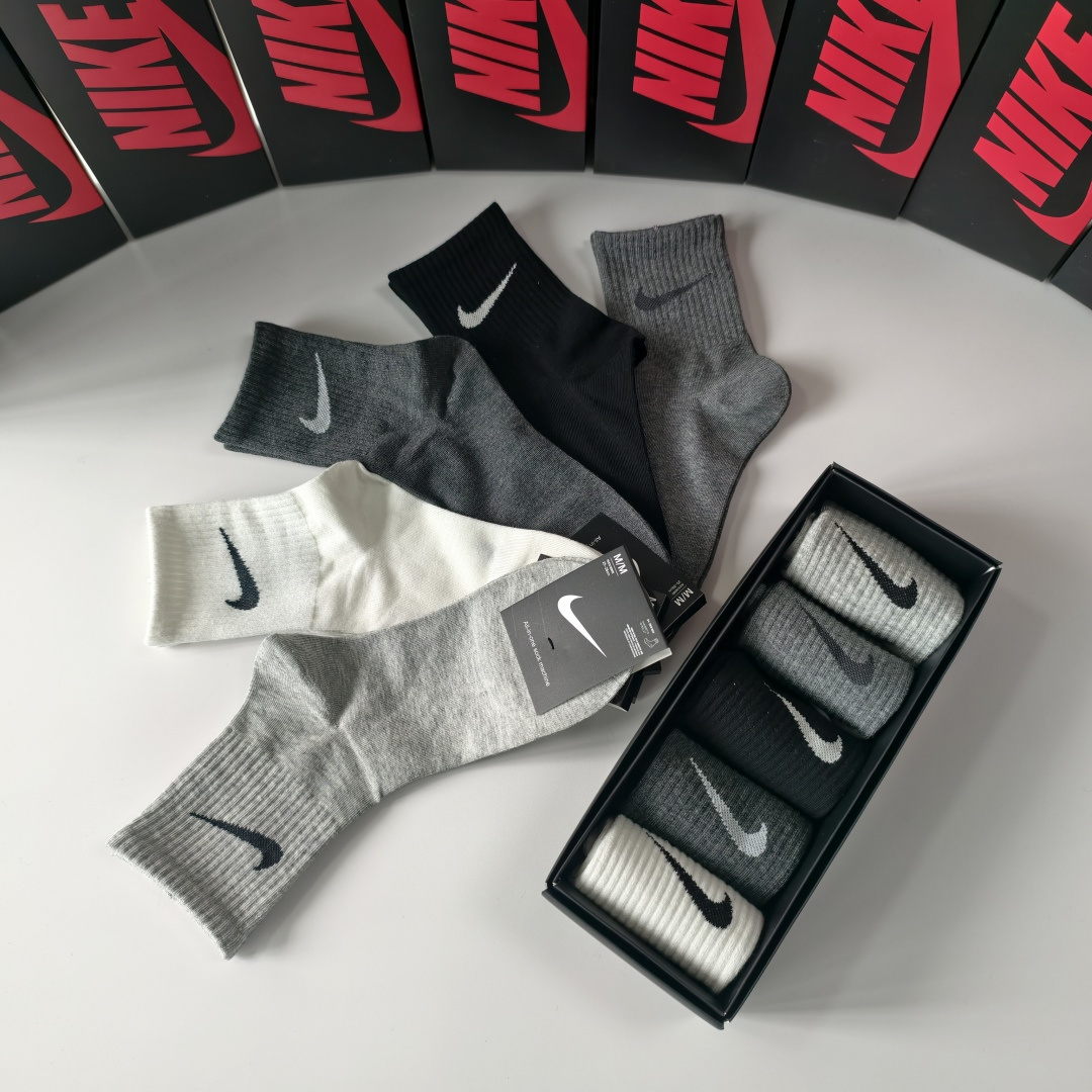💛配包装NIKE（耐克）新款中长款堆堆袜袜子！一盒五双， 专柜同步筒款袜子，💛大牌出街，潮人必备🔥超好搭