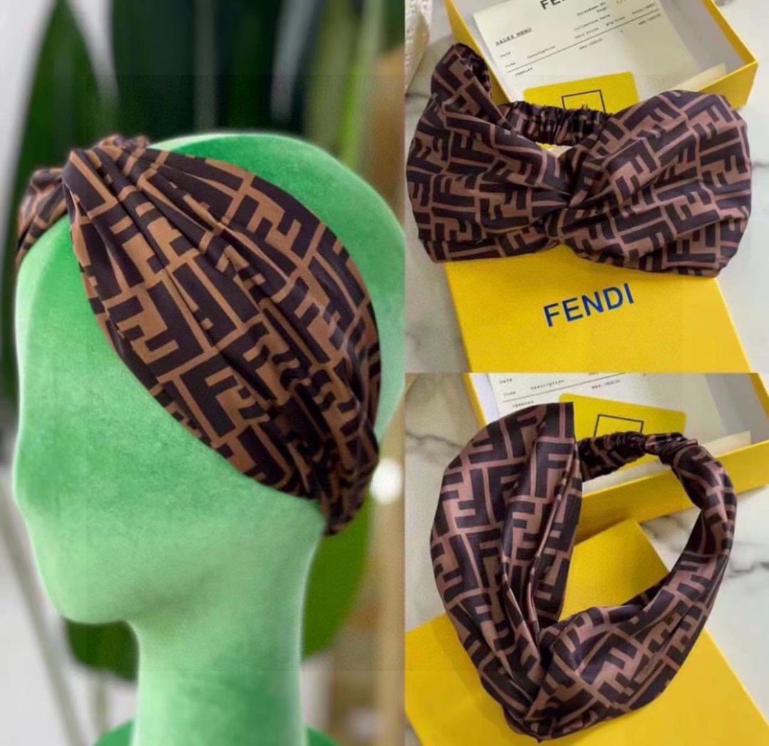 NO:640969,Specially equipped with counter packaging Fendi (Fendi) FF brown official website popular headband multi-functional fashion hair headband fashion lady style must-have #hairpins, hairpins, fendi, fendi, hairpins19860909特 配专柜包装 Fendi（芬迪）FF棕色官网爆款发带 多功能时尚束发头饰 时尚名媛风 人手必备#发夹,发夹,fendi,fendi,hairpins,accessory