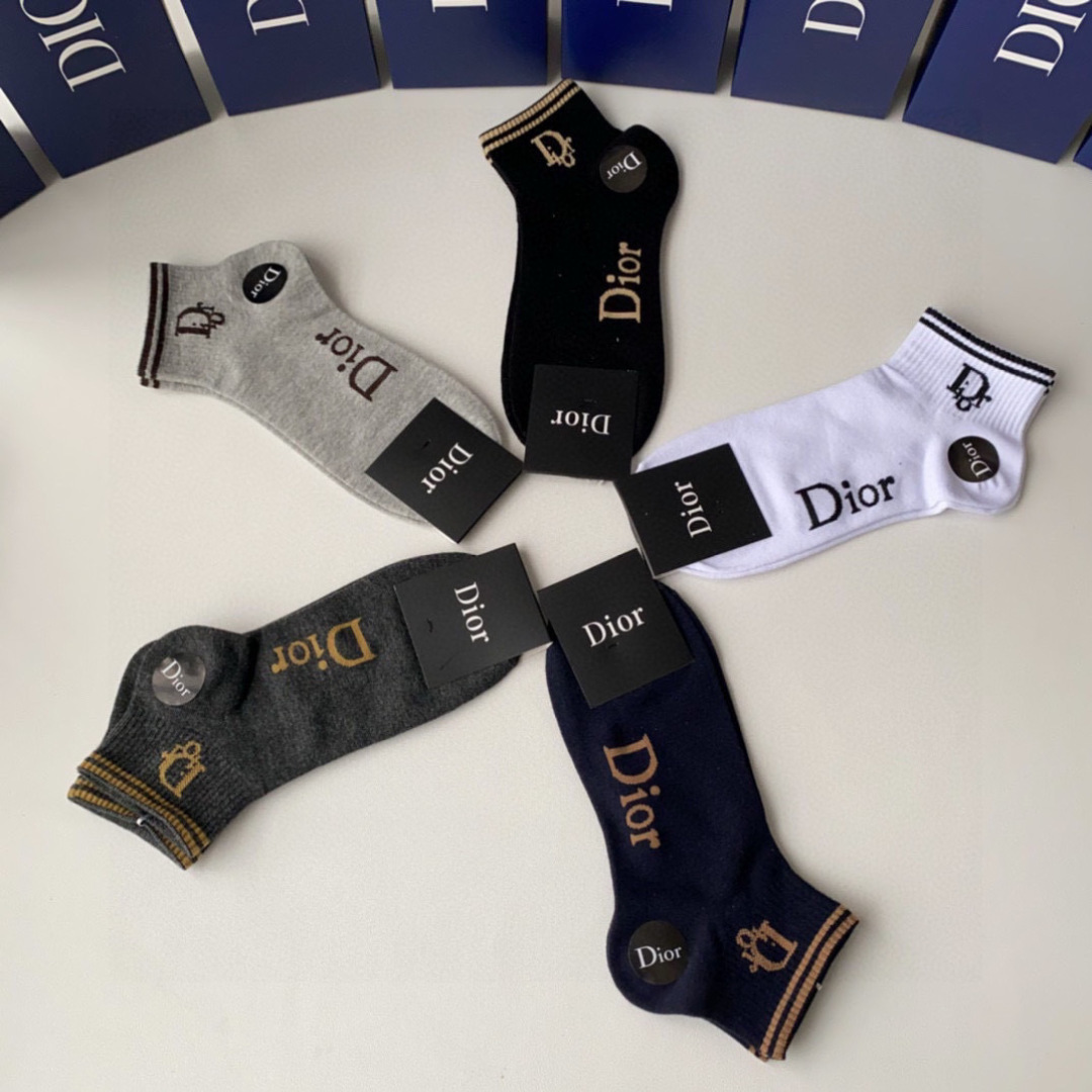 💛配专柜包装Dior（迪奥）新款中短款堆堆袜袜子！一盒五双，专柜同步筒袜袜子，💛大牌出街，潮人必备🔥超好