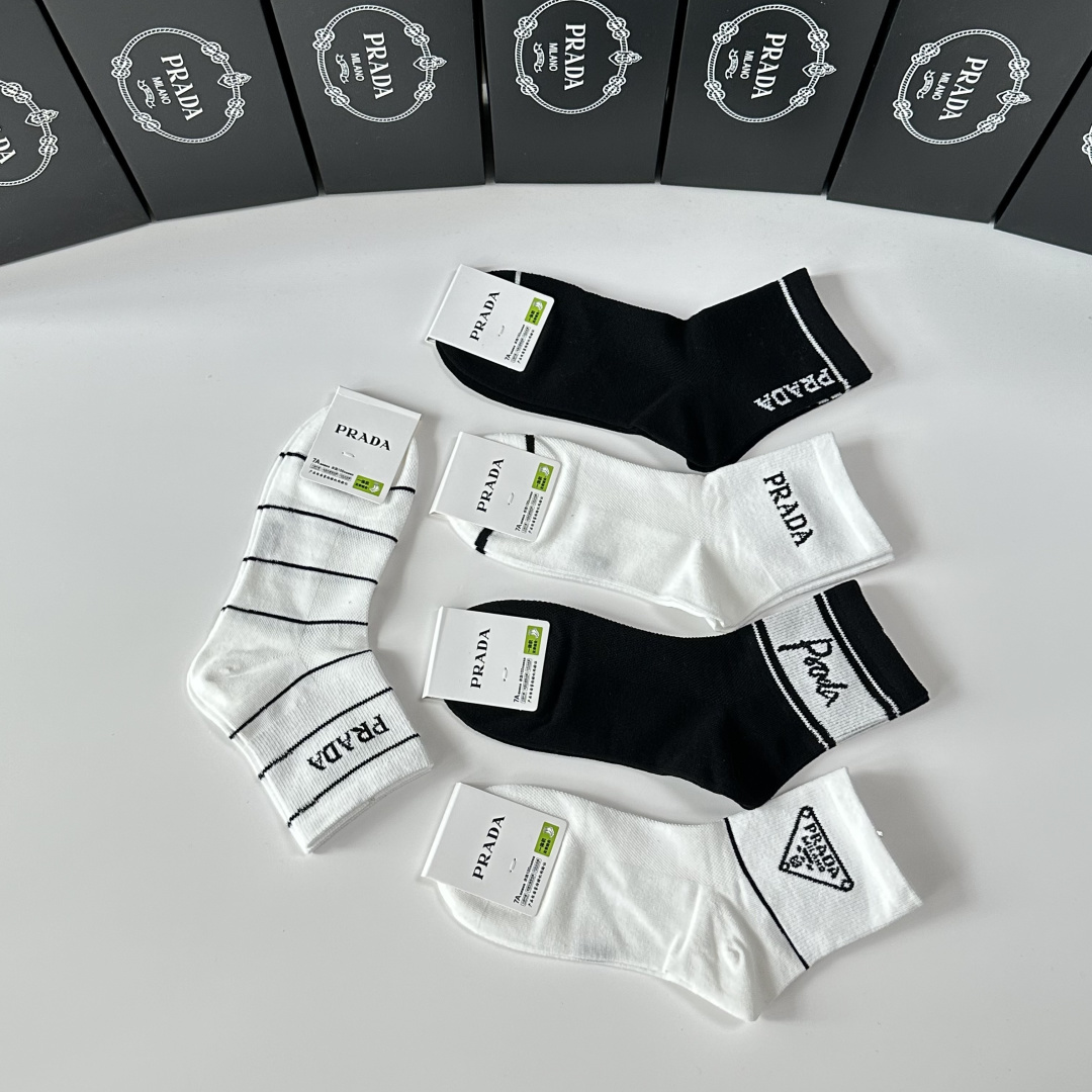 💛配包装Prada（普拉达）新款中筒款堆堆袜袜子！一盒五双， 专柜同步筒款袜子，💛大牌出街，潮人必备🔥超