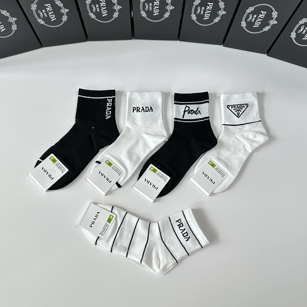💛配包装Prada（普拉达）新款中筒款堆堆袜袜子！一盒五双， 专柜同步筒款袜子，💛大牌出街，潮人必备🔥超