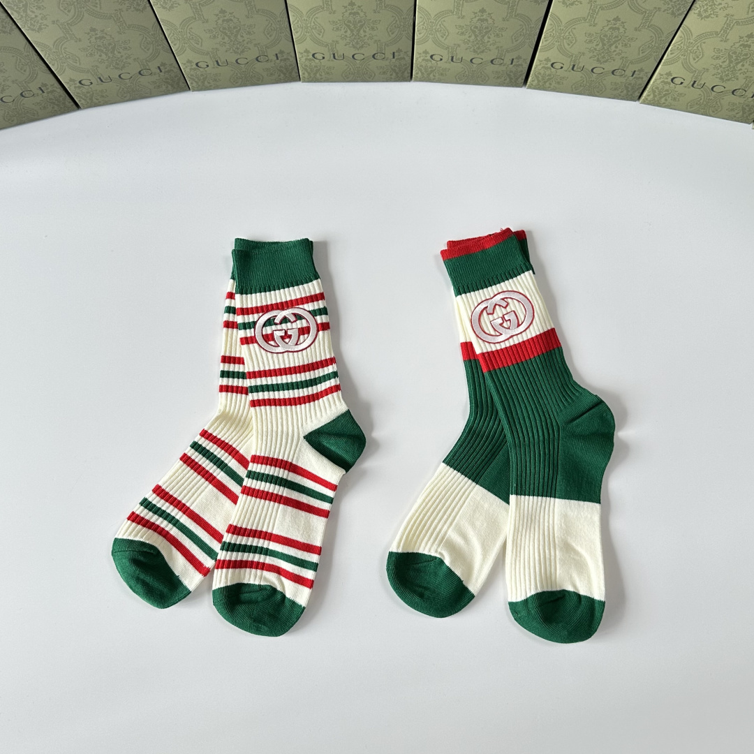 💛配包装Gucci（古驰）网红爆款#新款中长款堆堆袜袜子🧦！一盒两双，专柜同步筒袜袜子，💛大牌出街，潮人