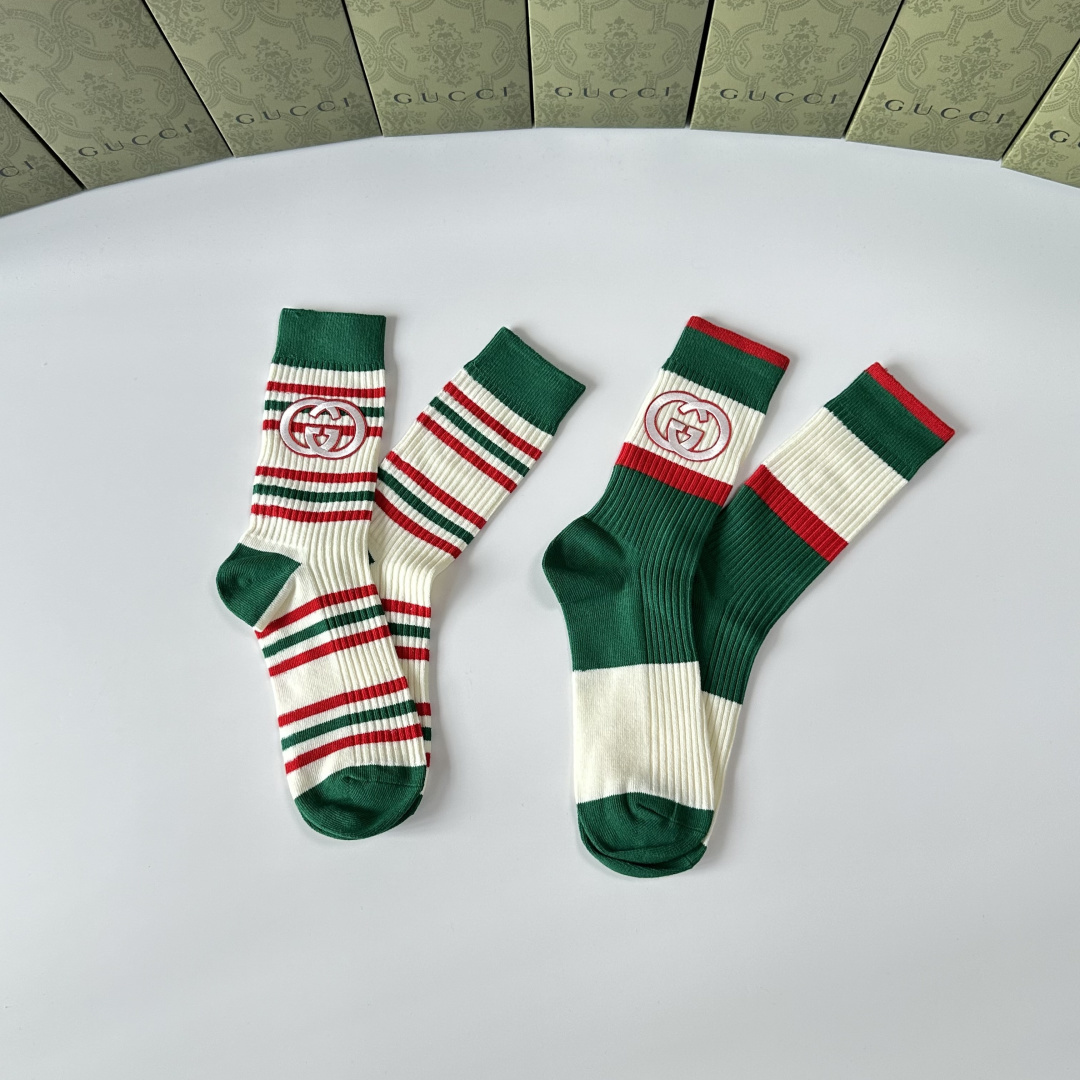 💛配包装Gucci（古驰）网红爆款#新款中长款堆堆袜袜子🧦！一盒两双，专柜同步筒袜袜子，💛大牌出街，潮人