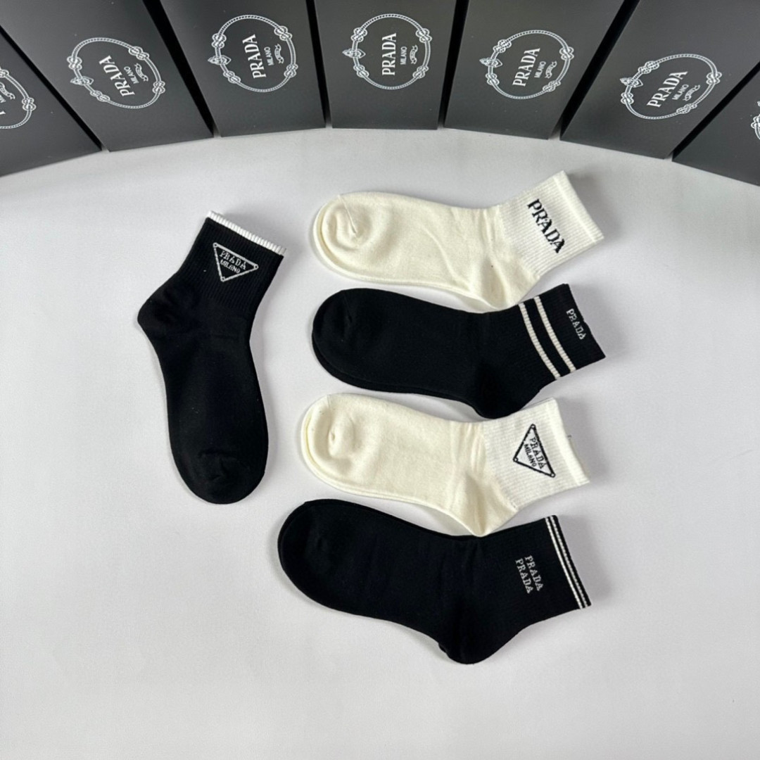 💛配专柜包装Prada（普拉达）新款中长款堆堆袜袜子！一盒五双，专柜同步筒袜袜子，💛大牌出街，潮人必备🔥