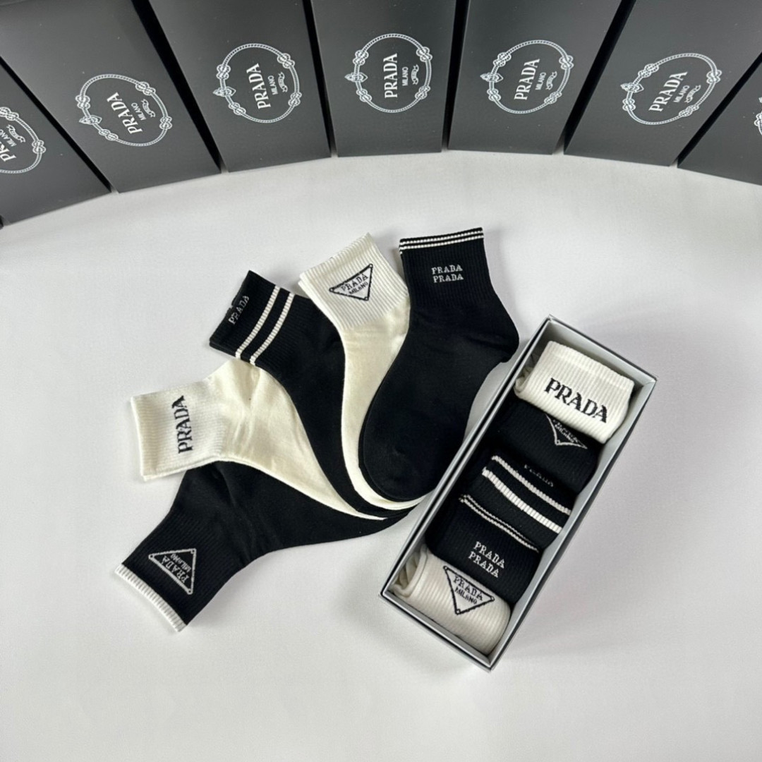 💛配专柜包装Prada（普拉达）新款中长款堆堆袜袜子！一盒五双，专柜同步筒袜袜子，💛大牌出街，潮人必备🔥