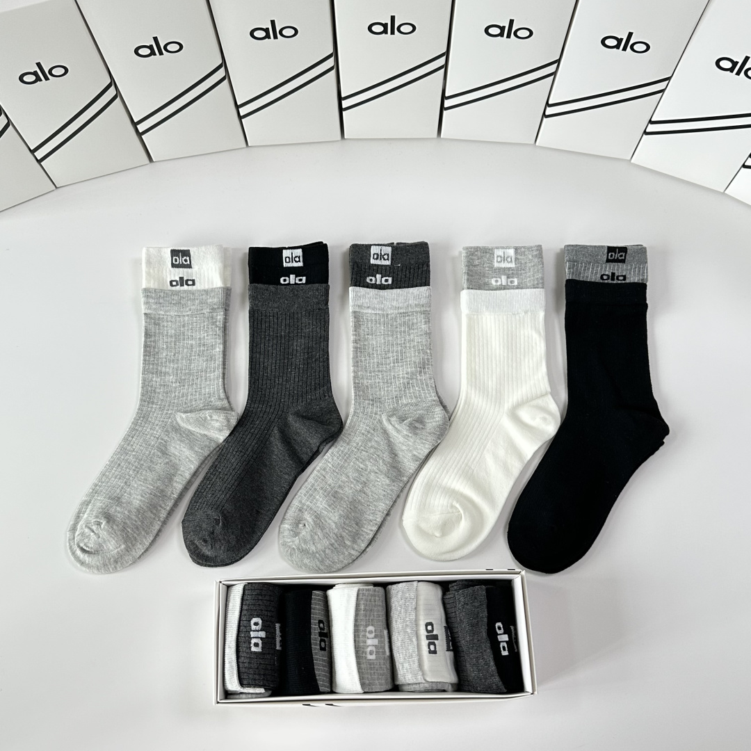 💛配专柜包装ALO 新款中长款堆堆袜袜子！一盒五双，专柜同步筒袜袜子，💛大牌出街，潮人必备🔥超好搭。