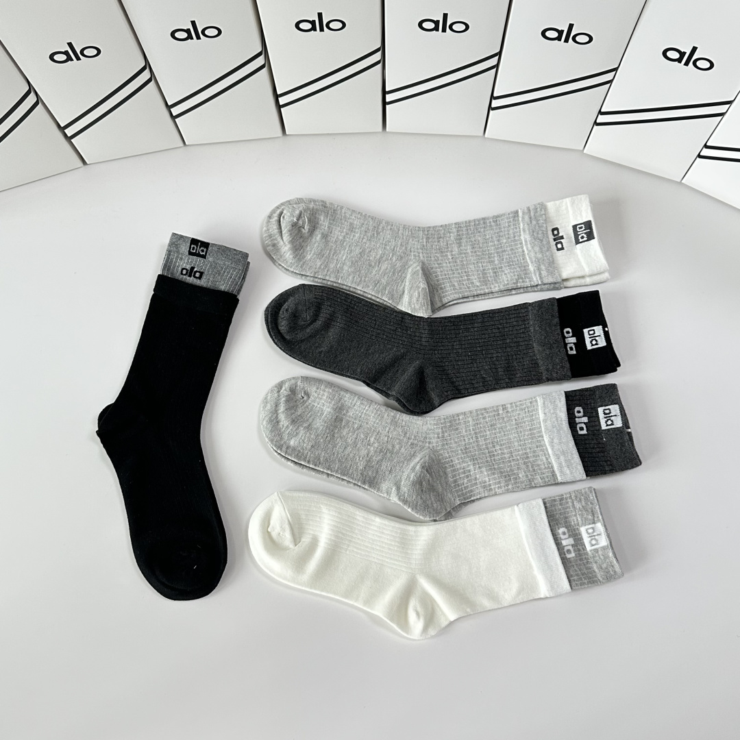 💛配专柜包装ALO 新款中长款堆堆袜袜子！一盒五双，专柜同步筒袜袜子，💛大牌出街，潮人必备🔥超好搭。