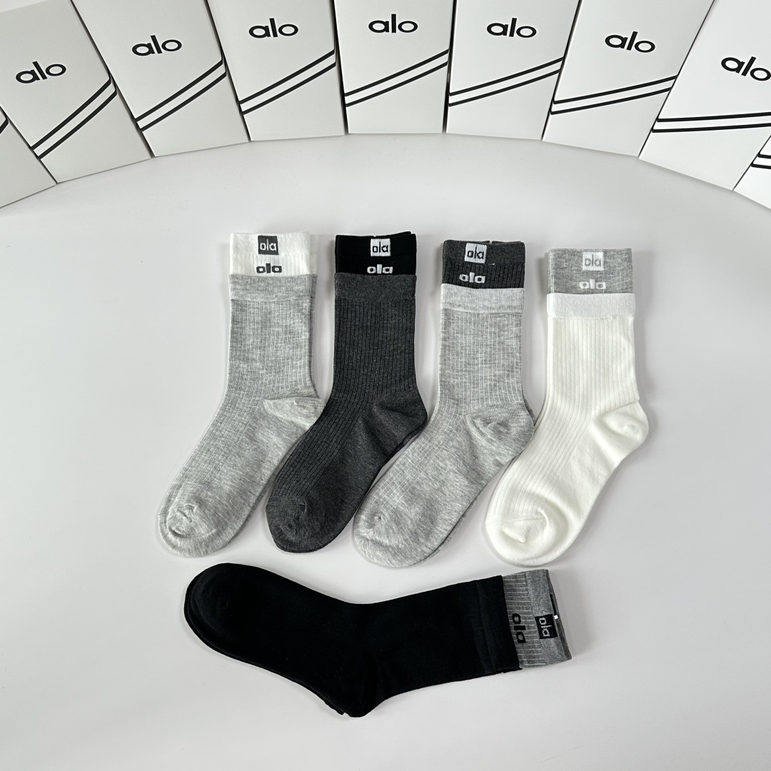 💛配专柜包装ALO 新款中长款堆堆袜袜子！一盒五双，专柜同步筒袜袜子，💛大牌出街，潮人必备🔥超好搭。