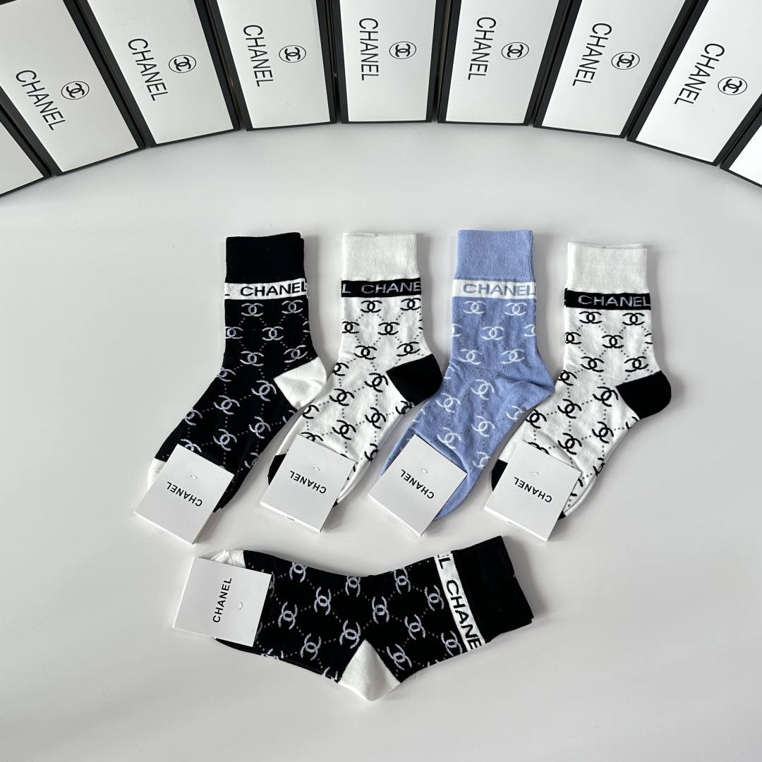 💛配专柜包装Chanel（香奈儿） 新款中长款堆堆袜袜子！一盒五双，专柜同步筒袜袜子，💛大牌出街，潮人必