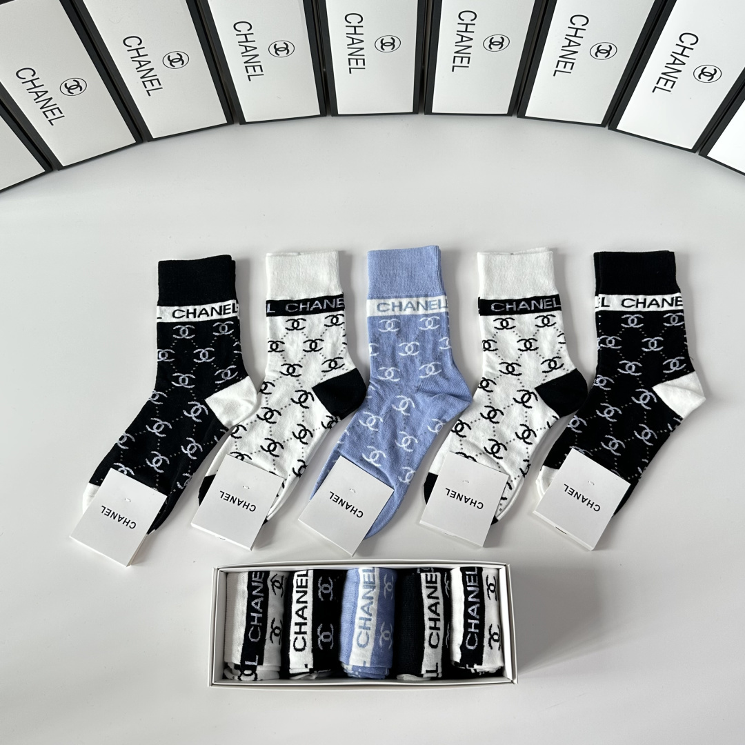 💛配专柜包装Chanel（香奈儿） 新款中长款堆堆袜袜子！一盒五双，专柜同步筒袜袜子，💛大牌出街，潮人必