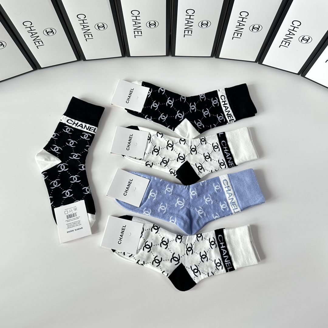 💛配专柜包装Chanel（香奈儿） 新款中长款堆堆袜袜子！一盒五双，专柜同步筒袜袜子，💛大牌出街，潮人必