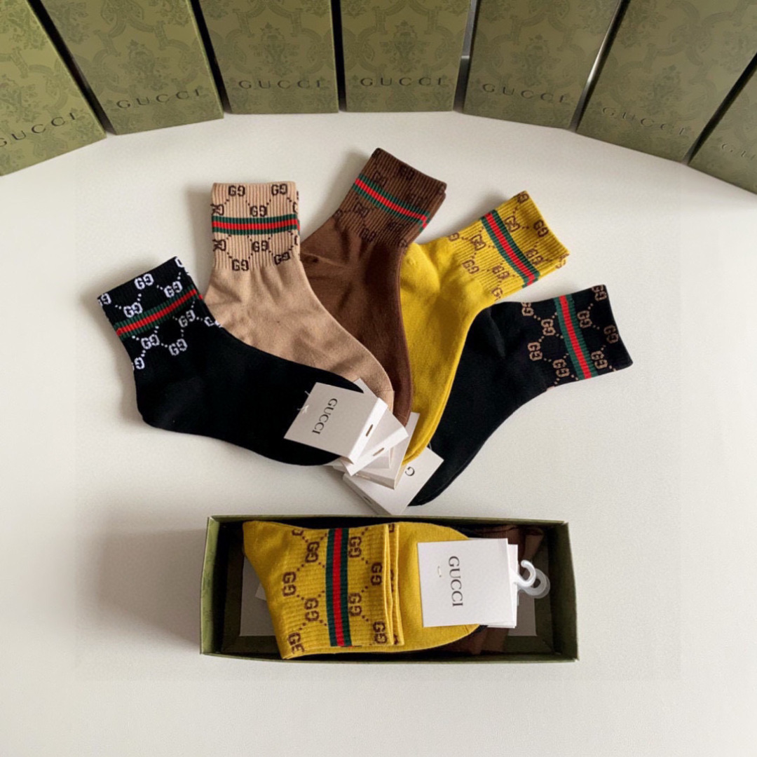 💛配专柜包装Gucci（古驰）新款中长款堆堆袜袜子！一盒五双，专柜同步筒袜袜子，💛大牌出街，潮人必备🔥超