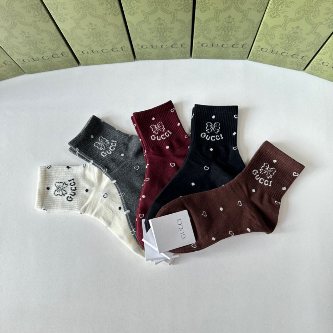 💛配专柜包装Gucci（古驰）新款中长款堆堆袜袜子！一盒五双，专柜同步筒袜袜子，💛大牌出街，潮人必备🔥超