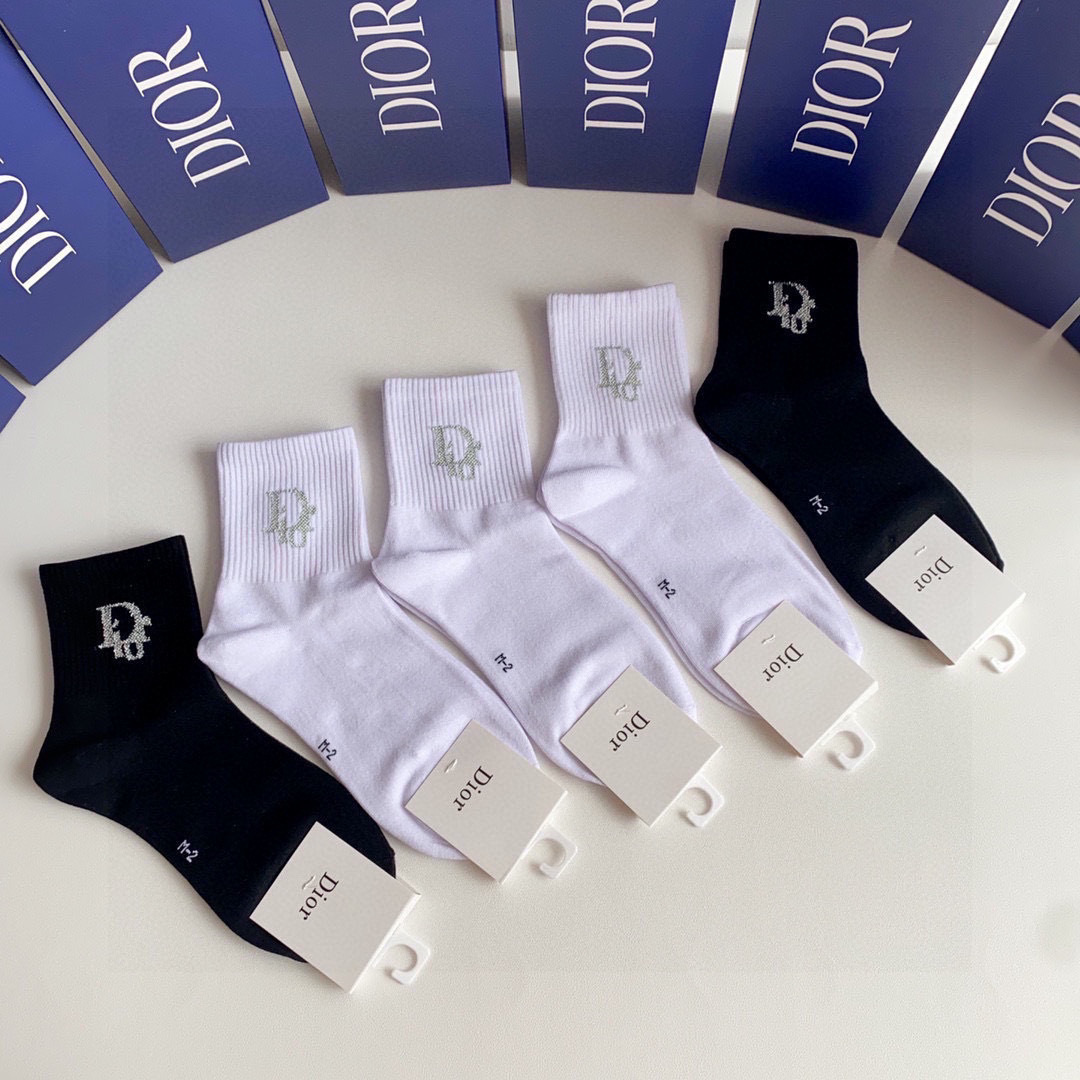 💛配包装DIOR（迪奥）新款经典中长款堆堆袜袜子！一盒五双， 专柜同步筒款袜子，💛大牌出街，潮人必备🔥超