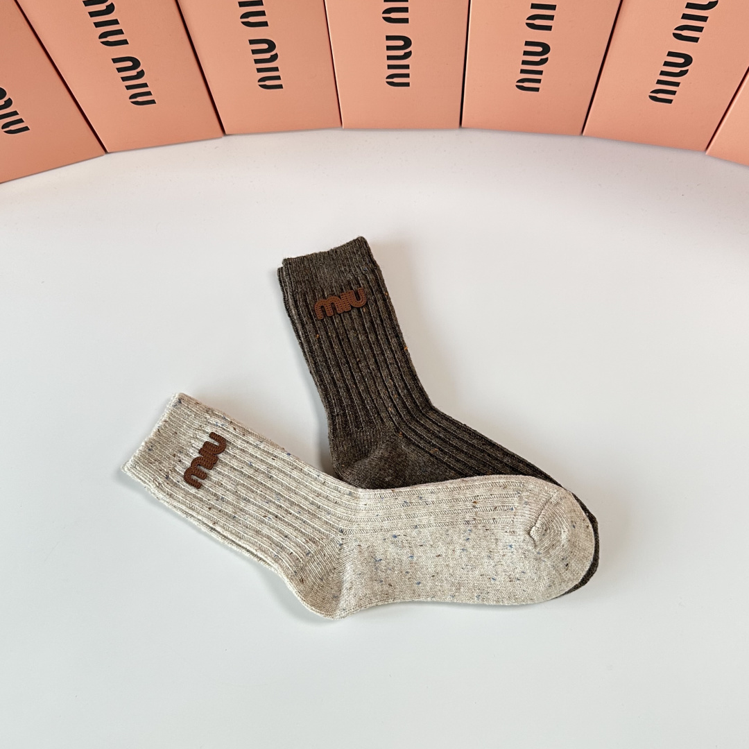 💛配专柜包装MiuMiu（缪缪）新款羊绒堆堆袜袜子！一盒两双，专柜同步款袜子，💛大牌出街，潮人必备🔥超好