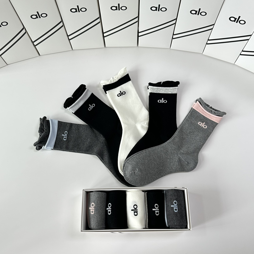 💛配专柜包装ALO 新款双针中长款堆堆袜袜子！一盒五双，专柜同步筒袜袜子，💛大牌出街，潮人必备🔥超好搭。