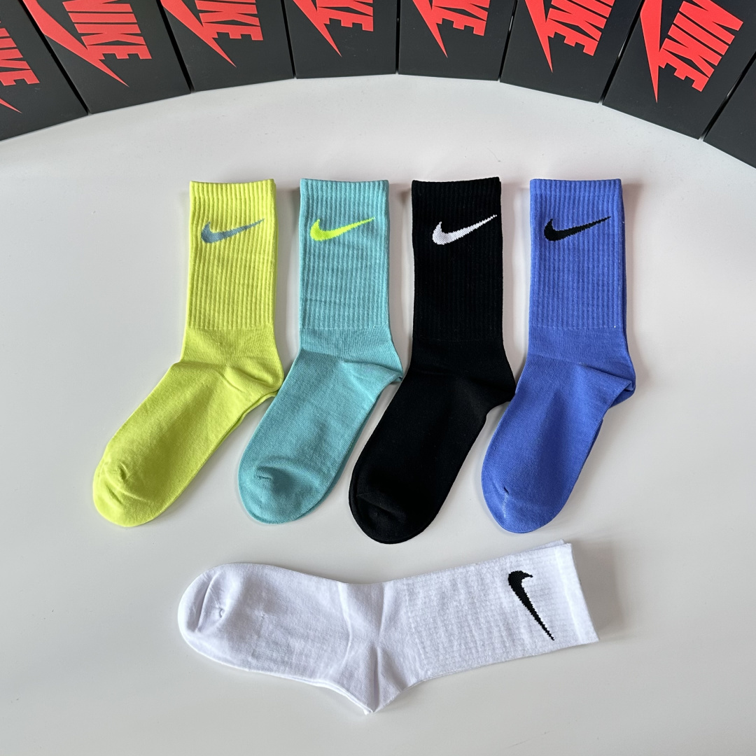 💛配包装NIKE（耐克）新款中长款堆堆袜袜子！一盒五双， 专柜同步筒款袜子，💛大牌出街，潮人必备🔥超好搭