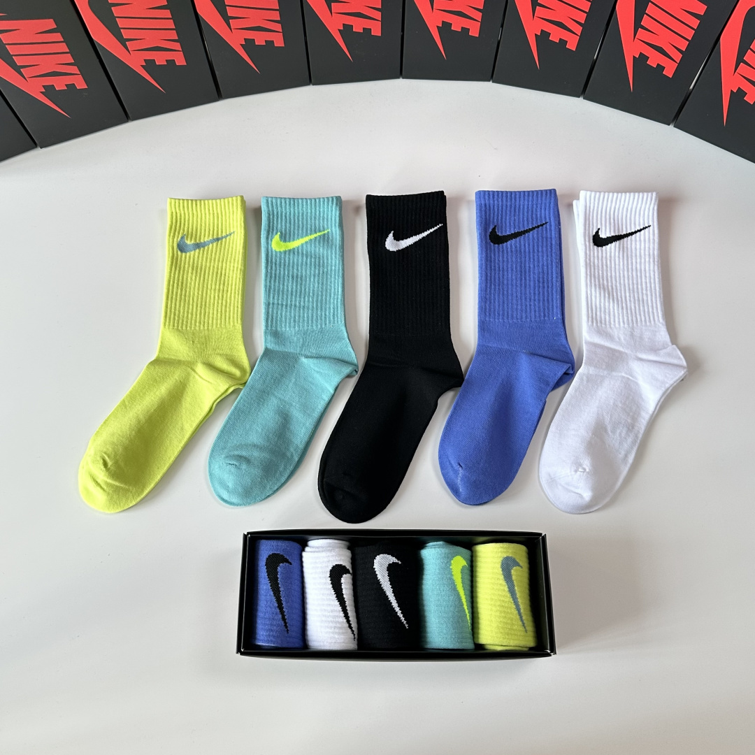 💛配包装NIKE（耐克）新款中长款堆堆袜袜子！一盒五双， 专柜同步筒款袜子，💛大牌出街，潮人必备🔥超好搭