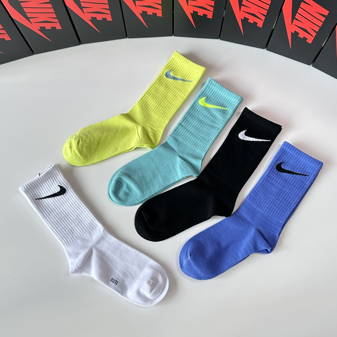 💛配包装NIKE（耐克）新款中长款堆堆袜袜子！一盒五双， 专柜同步筒款袜子，💛大牌出街，潮人必备🔥超好搭