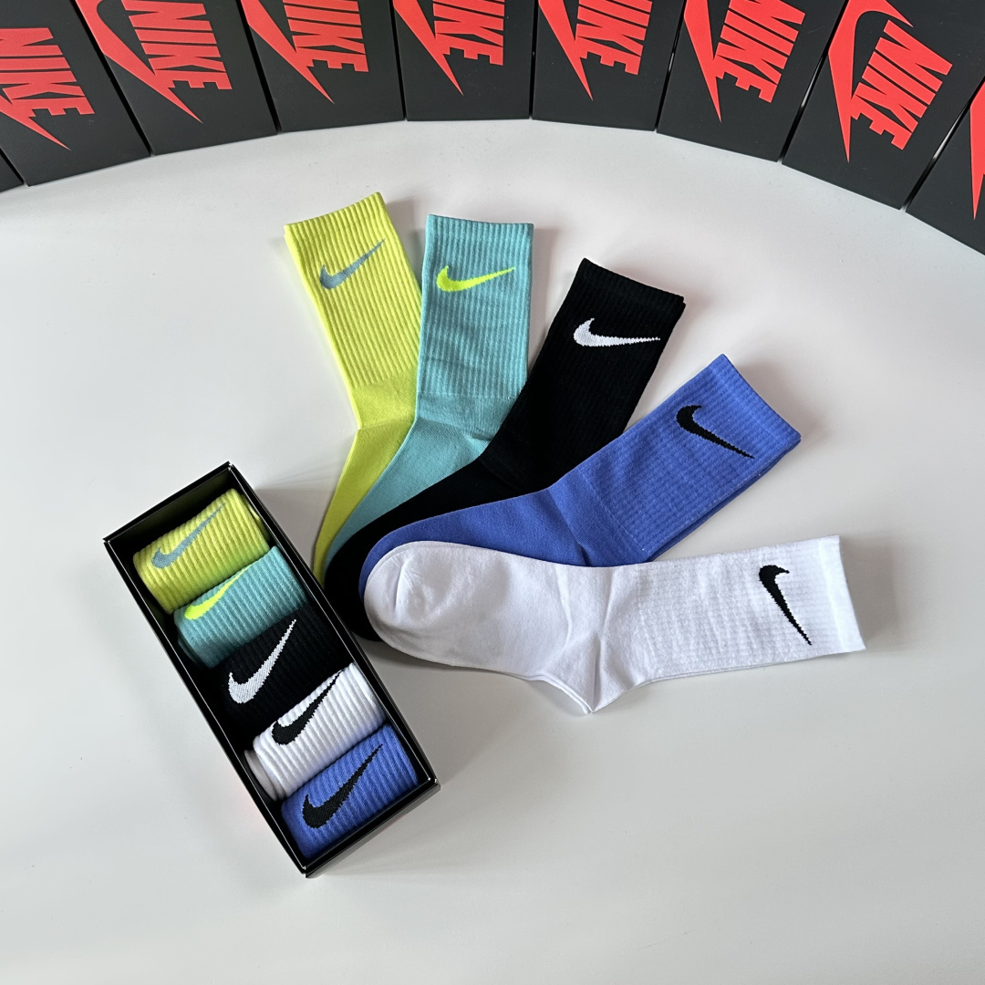 💛配包装NIKE（耐克）新款中长款堆堆袜袜子！一盒五双， 专柜同步筒款袜子，💛大牌出街，潮人必备🔥超好搭