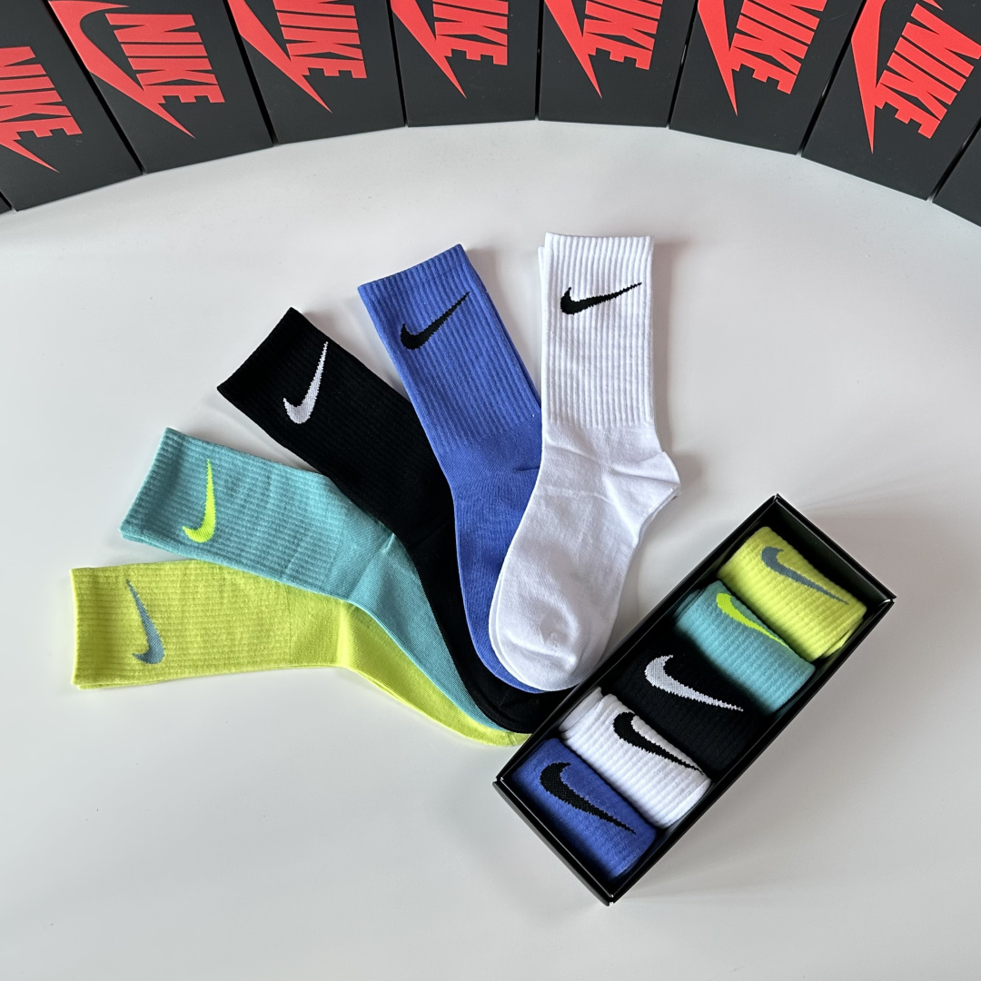 💛配包装NIKE（耐克）新款中长款堆堆袜袜子！一盒五双， 专柜同步筒款袜子，💛大牌出街，潮人必备🔥超好搭