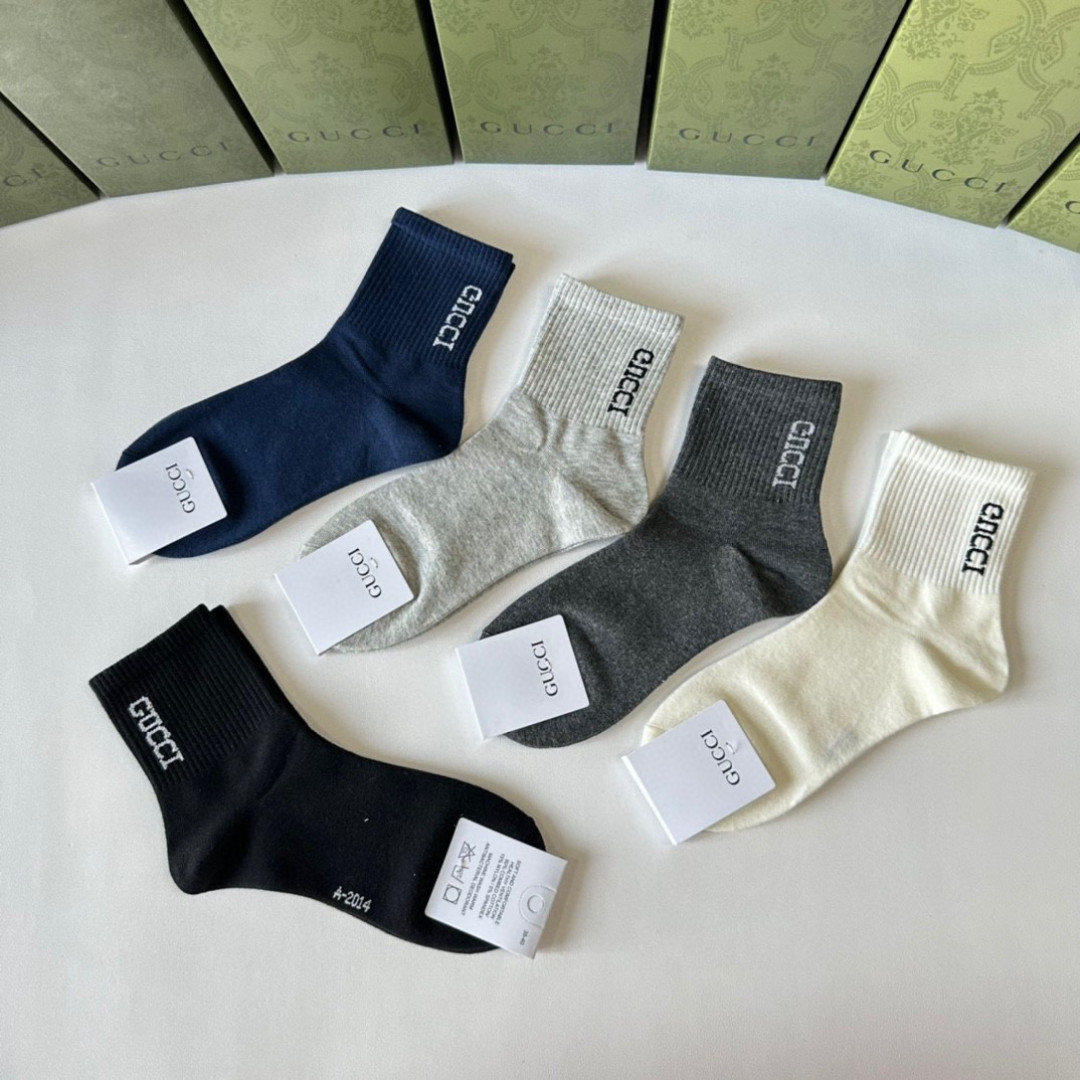 💛配包装Gucci（古驰）新款经典中长袜堆堆袜袜子！一盒五双， 专柜同步筒款袜子，💛大牌出街，潮人必备🔥