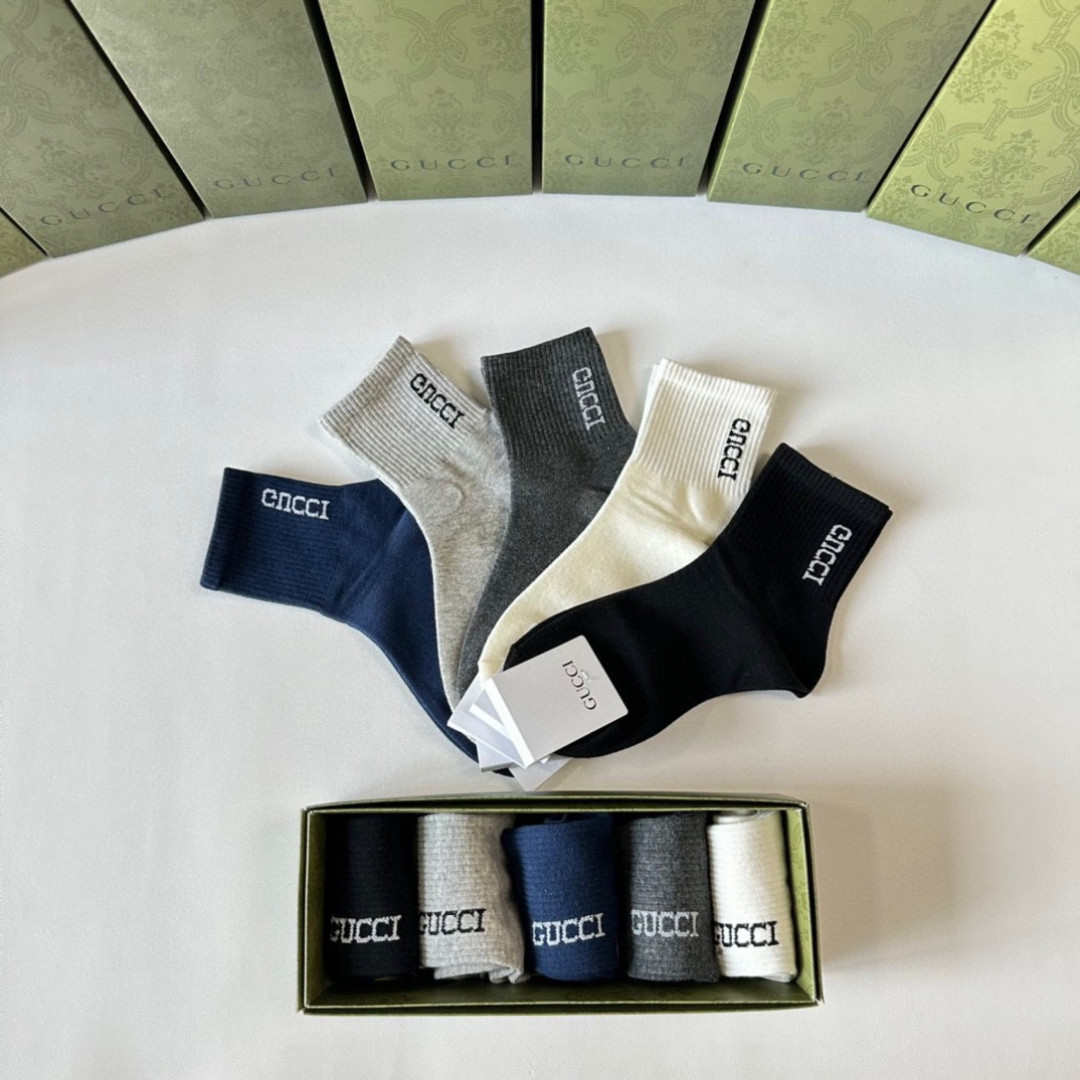 💛配包装Gucci（古驰）新款经典中长袜堆堆袜袜子！一盒五双， 专柜同步筒款袜子，💛大牌出街，潮人必备🔥
