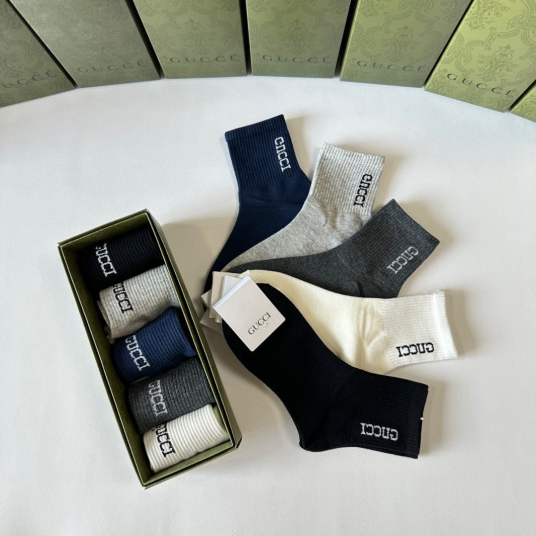 💛配包装Gucci（古驰）新款经典中长袜堆堆袜袜子！一盒五双， 专柜同步筒款袜子，💛大牌出街，潮人必备🔥