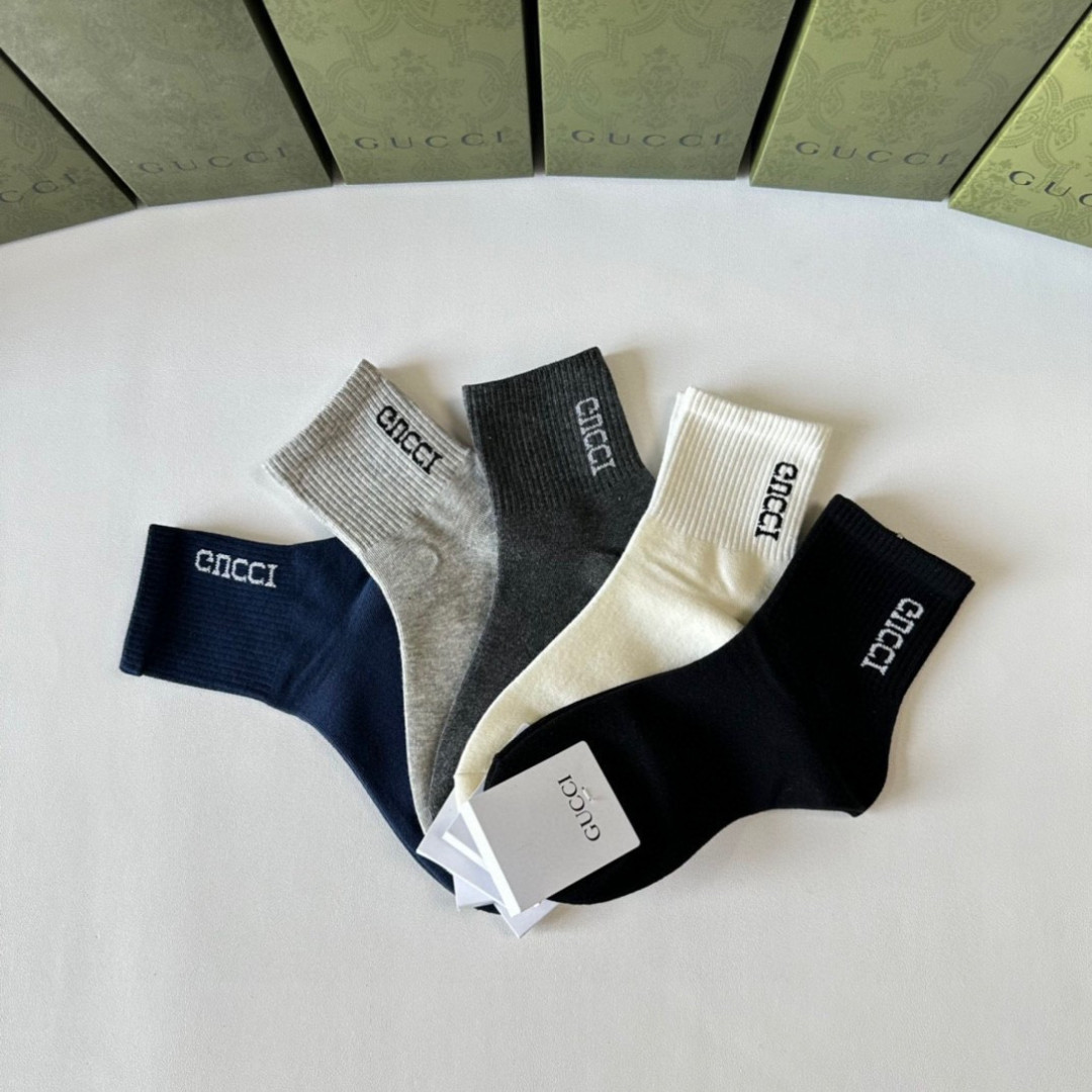 💛配包装Gucci（古驰）新款经典中长袜堆堆袜袜子！一盒五双， 专柜同步筒款袜子，💛大牌出街，潮人必备🔥