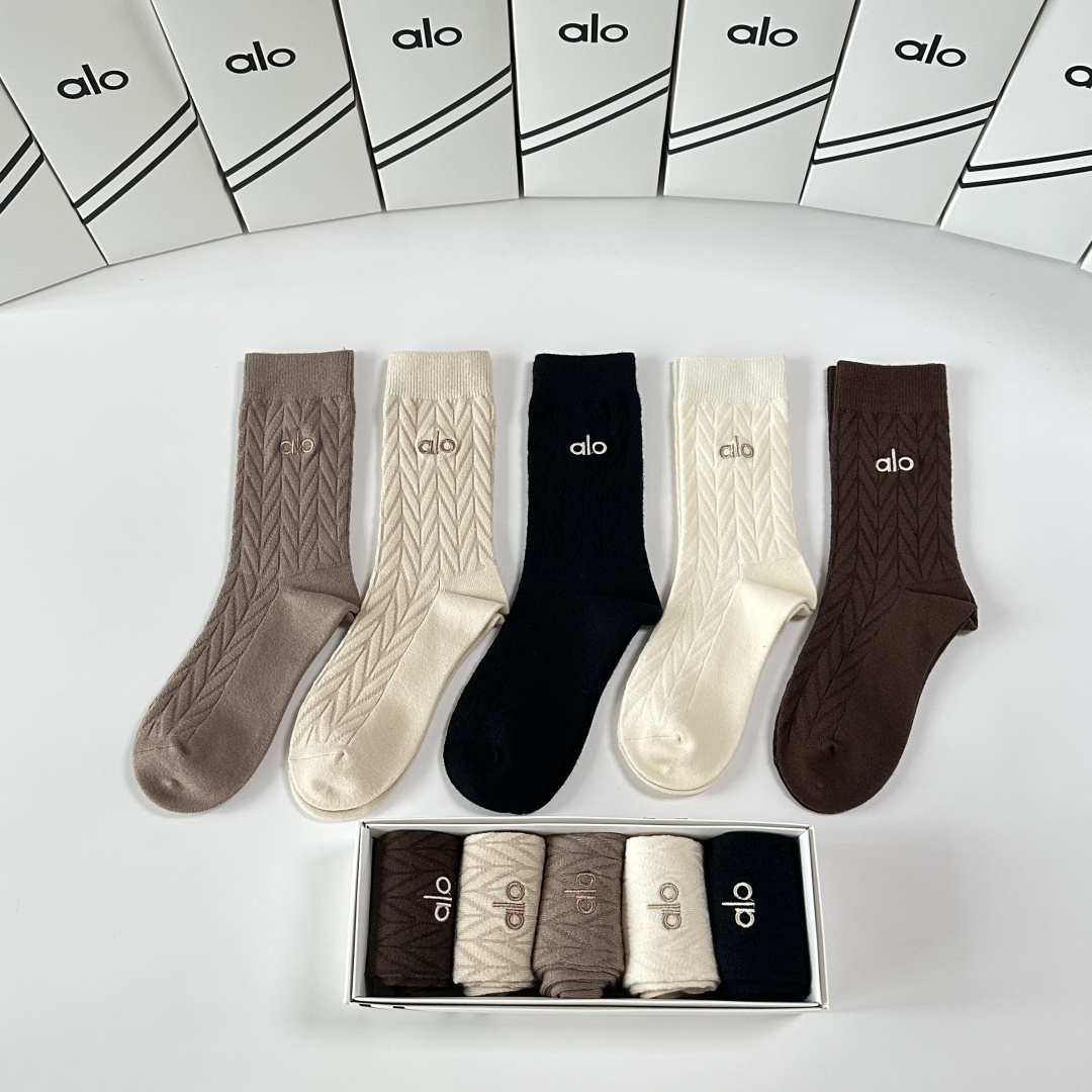 💛配包装ALO 新款双针刺绣经典中长筒袜堆堆袜袜子！一盒五双， 专柜同步筒袜袜子，💛大牌出街，潮人必备🔥