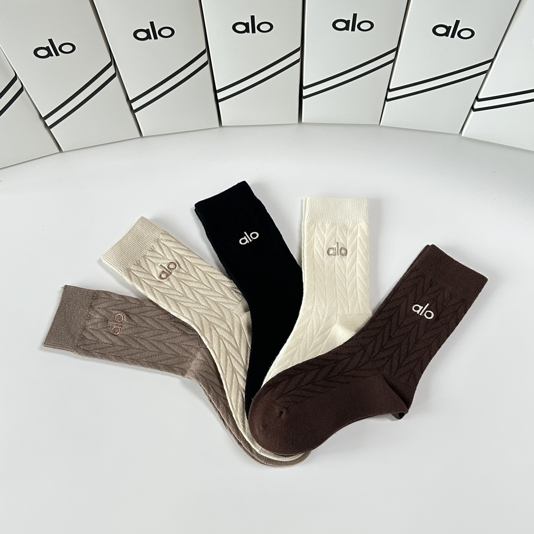💛配包装ALO 新款双针刺绣经典中长筒袜堆堆袜袜子！一盒五双， 专柜同步筒袜袜子，💛大牌出街，潮人必备🔥